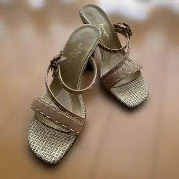 긴자 카네마츠 베이지 스트랩 뮬