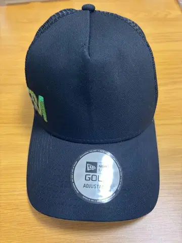 NEWERA 블랙 그린 라메 캡