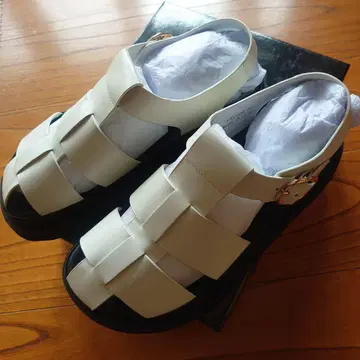 MOHI 모히 구르카 샌들