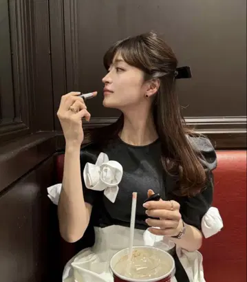 ROSETTE TEE 플라워 상의