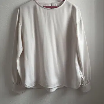 아이보리 긴팔 블라우스