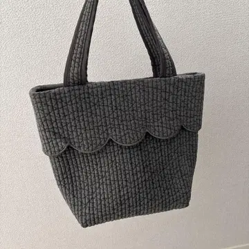 새상품 네이비 팔로우 로브 누비백 리틀 스캘럽