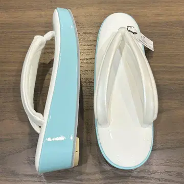 카라슈 조리 화이트 에나멜 스카이블루 소가죽 사용 23.5cm