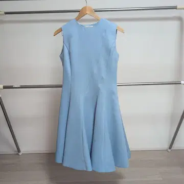 Ana Couture 라이트 블루 슬리브리스 드레스