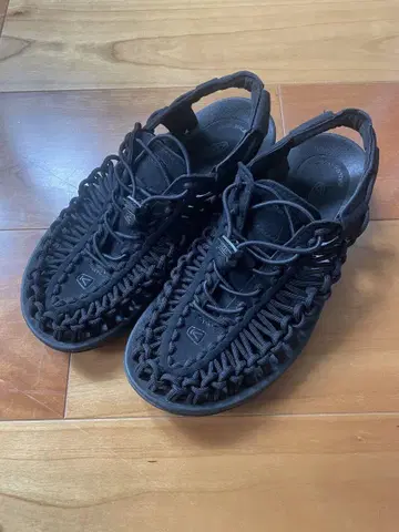 새상품급! KEEN UNEEK 킨 유니크 블랙 24.5