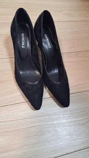 블랙 레이스 펌프스