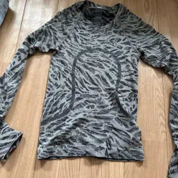 Lululemon 레오파드 무늬 긴팔 티셔츠 그레이
