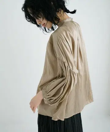 스즈키 타카유키 퍼프 슬리브 블라우스