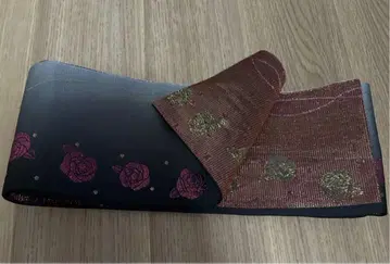 유카타의 오비 장미 라메