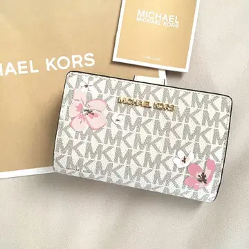 새상품 MICHEAL KORS 마이클코어스 정가 41,800엔 지갑