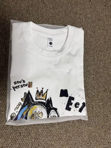 그래픽 프린트 화이트 티셔츠
