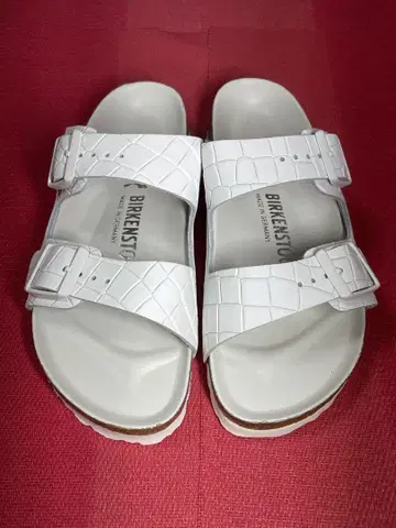 BIRKENSTOCK 애리조나 엠보싱 화이트