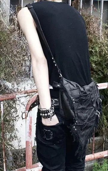 가죽 손목 밴드 6개, 진주 장식