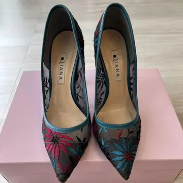 DIANA 플라워 레이스 하이힐 23cm