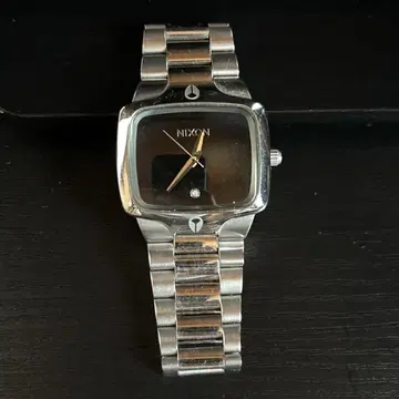 NIXON 실버 스퀘어 페이스 시계