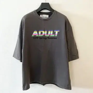 DAIRIKU "ADULT" 티셔츠
