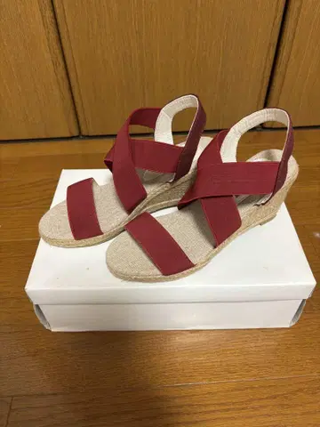 레드 크로스 스트랩 웨지 샌들 사이즈 M
