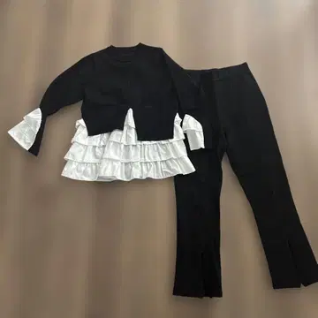 벌스데이 바쉬 프릴 티어드 탑 센터 프레스 팬츠 플레어 팬츠