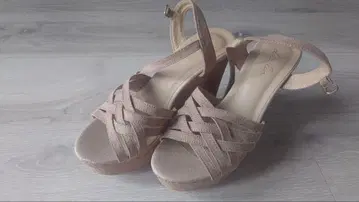 dazzlin 코르크 힐 샌들 베이지