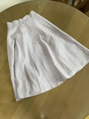 그레이 블루 플레어 스커트 버튼 포함 feroux