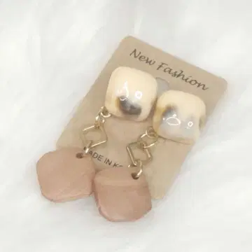 베이지 마블 스톤 우드 칩 골드 귀걸이 액세서리