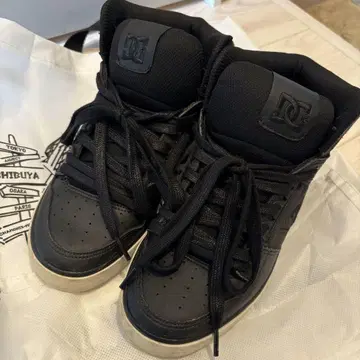 DC 블랙 하이컷 스니커즈 US8