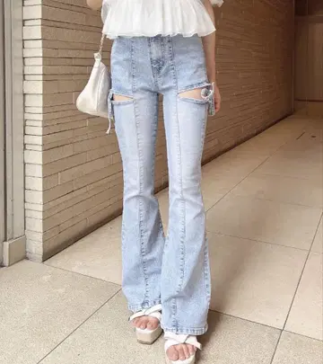 INGNI 사이드 리본 컷 아웃 플레어 데님 팬츠 M 라이트 블루