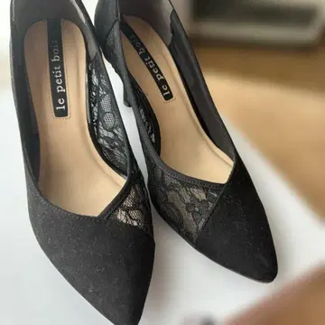 컨디션 최상] 블랙 컬러 펌프스 23.5cm DIANA풍