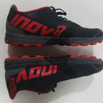 INOV-8 트레일 러닝화 블랙/레드