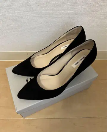 오데뜨 앤 오딜 펌프스 블랙