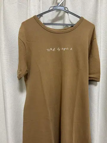 에네스베 브라운 반팔 원피스 자수