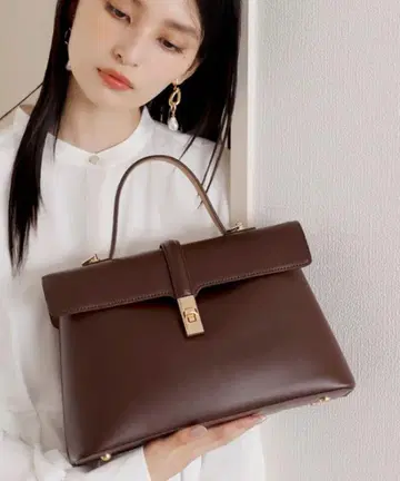 VIS 트위스트 금장 장식 원 핸들 백