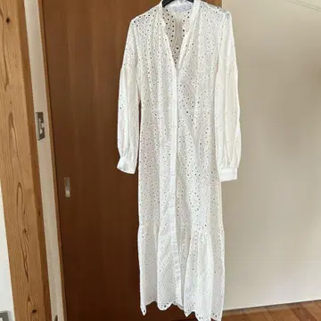 KAOS 자수 화이트 원피스 42