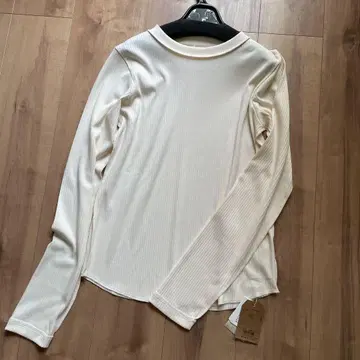 새상품 CREDONA 긴팔 리브 상의