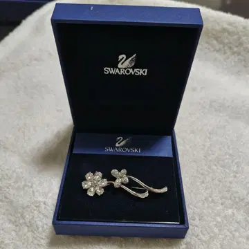 스와로브스키 꽃과 나비 브로치