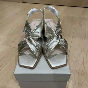 새상품 스콧 클럽 페친샤 골드 샌들