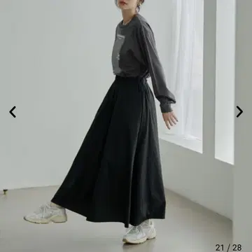 코엔 나일론 롱 플레어 스커트