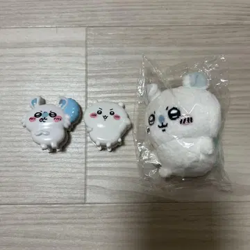 치이카와 모몽가 앉은 봉제 인형 가챠와 클립