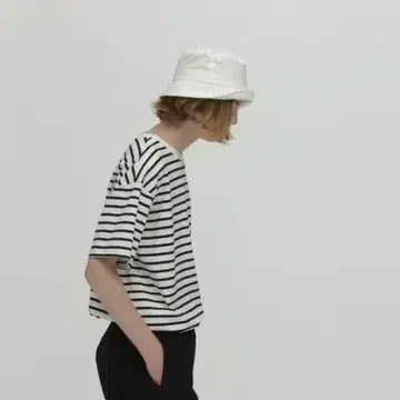 UNDECORATED 보더 티셔츠 언데코레이티드 반팔 보더