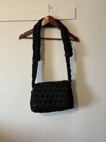 ZARA 자라 완판템 퀼팅 나일론 크로스 바디백 블랙