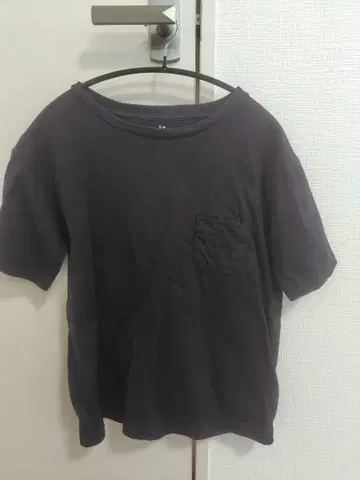 LOISIR 반팔 티셔츠 다크 네이비 포켓 부착