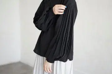 pacla+ 플리츠 블라우스