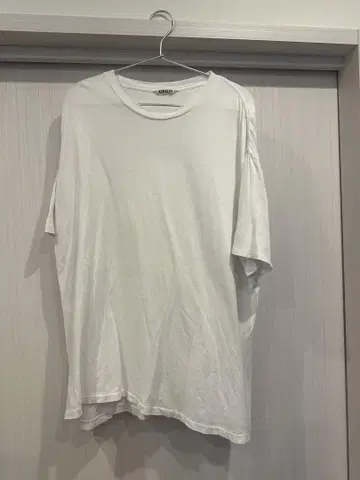오라리 화이트 반팔 티셔츠