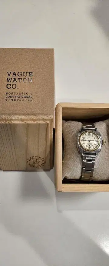 VAGUE WATCH CO. COUSSIN