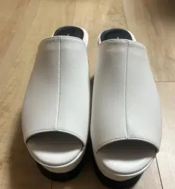 샌들 24.0cm