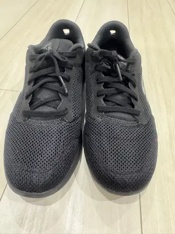 Skechers Ultra Go 블랙스 스니커즈