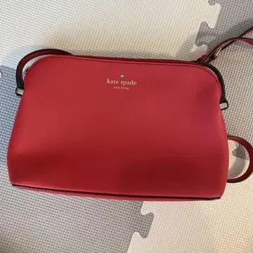 kate spade 숄더백 빨간색 새상품급
