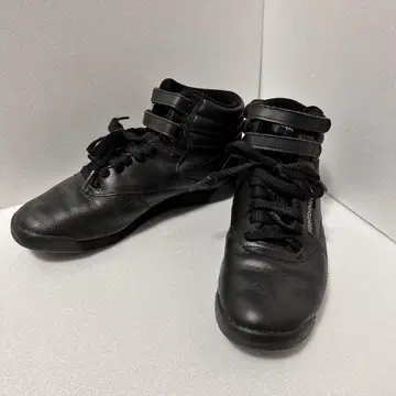 리복 블랙 하이컷 스니커즈
