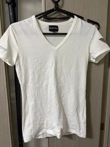 Emporio Armani 화이트 V넥 티셔츠 XS