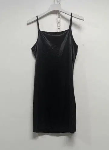 블랙 새틴 스타일 슬립 탱크탑
